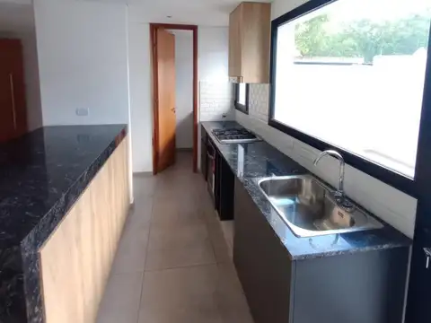 VENTA DEPTO 2 DORM. CITY BELL CON COCHERA