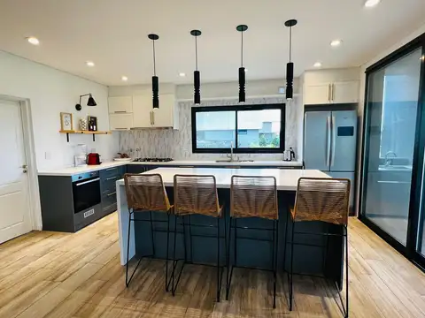 Casa en Venta en El Canton, USD 520.000