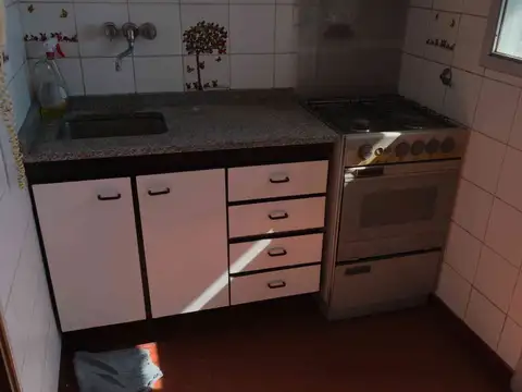 2 ambientes con balcón cerca Subte E