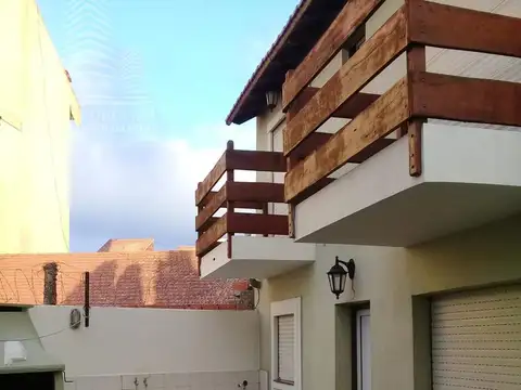 Depto Tipo Casa 4 ambientes con 2 baños
