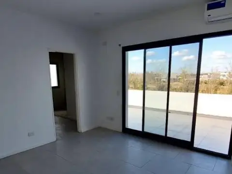 VENTA CASA EN BARRIO MUELLES, PUERTOS DEL LAGO, ESCOBAR