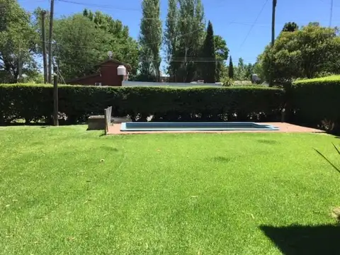 Casa 4 ambientes con 2 baños