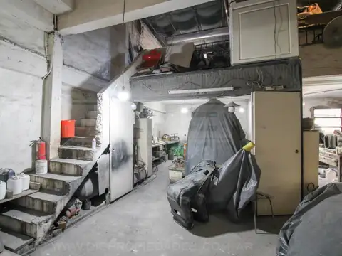 Urcola al 2300, entre Gandolfo y Garibaldi