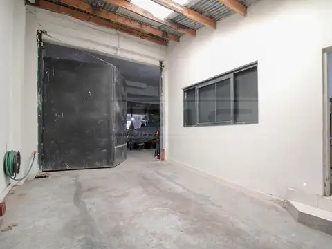 Urcola al 2300, entre Gandolfo y Garibaldi