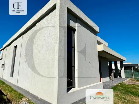 Casa 4 ambientes con 3 baños