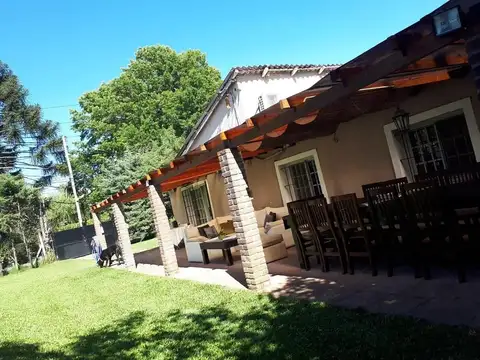 Casa en venta - 4 Dormitorios 3 Baños - Ezeiza