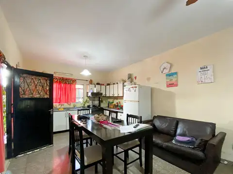 Casa 6 ambientes con 3 baños