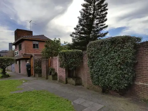 Casa en Venta con 5 cocheras