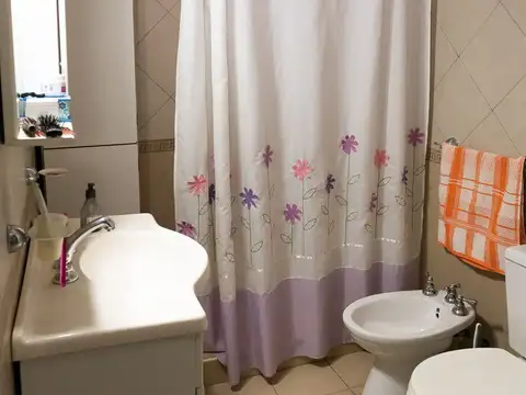 VENTA CASA 2 DORM A MEDIA CUADRA DE AV BLAS PARERA