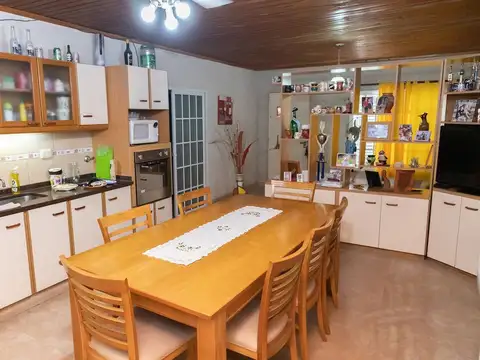 VENTA CASA 2 DORM A MEDIA CUADRA DE AV BLAS PARERA