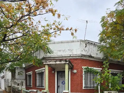 SAENZ PEÑA  casa a reparar en esquina  146 m2 terreno 140 contruidos    venta a valor lote