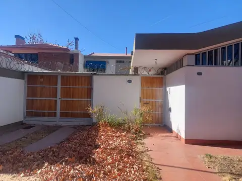 VENTA CASA GODOY CRUZ , BENEGAS  (APTA DESARROLLO)