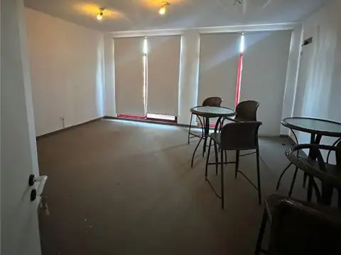 Oficina en Alquiler en Pilar, $ 400.000