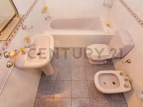 Casa 5 ambientes con 2 baños