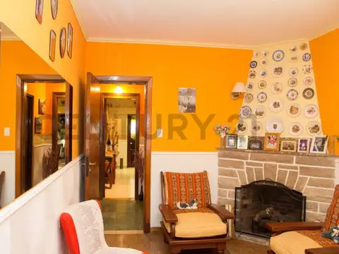 Casa 5 ambientes con 1 baño