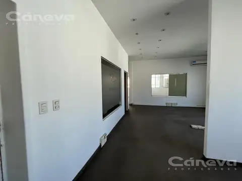 Oficina 6 ambientes con 2 baños