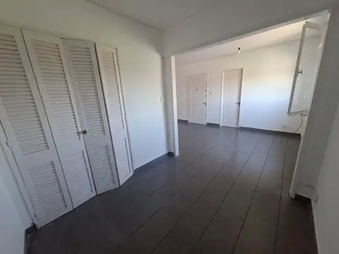 Dpto renovado amplias dimensiones 2 Dorm.