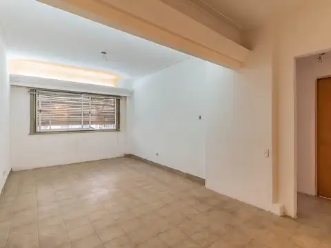 Departamento de 3 Ambientes con Patio en Venta. Caballito.