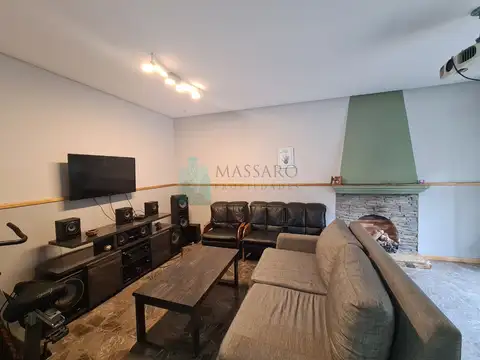 Casa en Venta con 2 cocheras