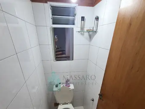 Casa ex municipal, 5 ambientes con patio, jardin, garage y terraza, Liniers.