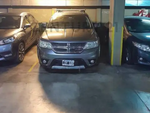 Cochera en venta en Recoleta.