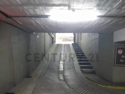 Cochera en venta en Recoleta.