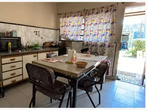 Casa 3 ambientes con 1 baño