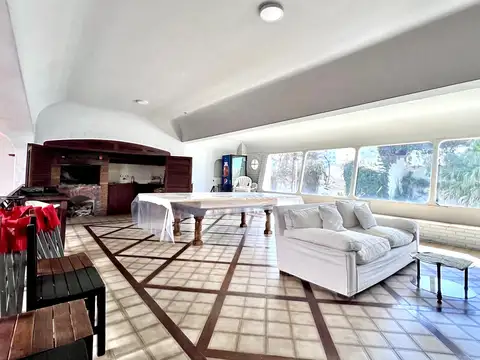 Casa en Venta con 3 cocheras