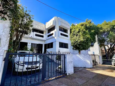 Casa en Venta Con Jardín, Pileta, Playroom y Garage Para 3 Autos - Florida, Vicente López