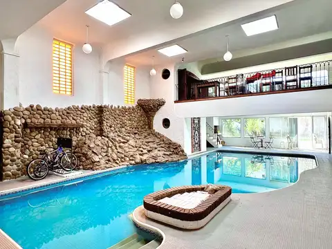 Casa 9 ambientes con 4 baños