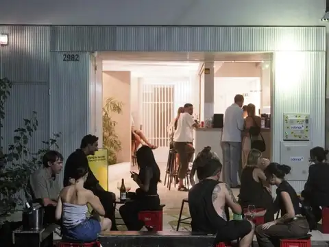 Local en  venta Ideal Gastronomia y Arte en acceso a Edificio