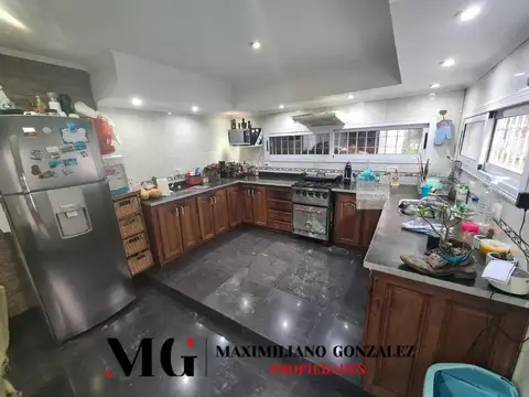 Casa 5 ambientes con 2 baños