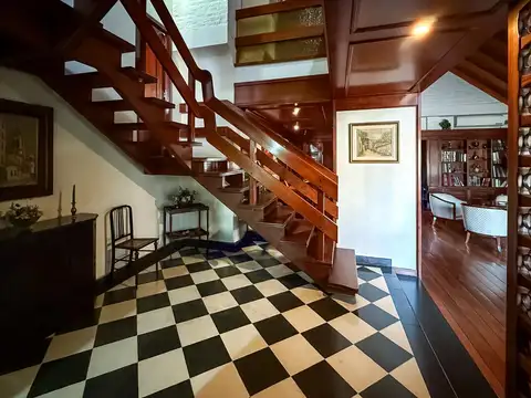 Casa en Venta con 2 cocheras