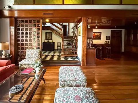 Casa 9 ambientes con 5 baños