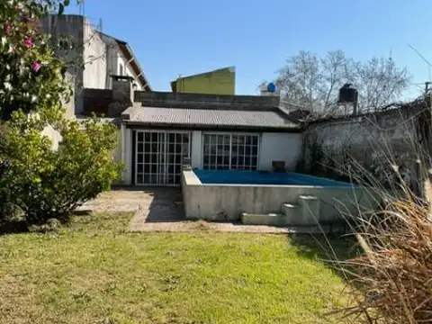 Casa en venta - 3 Dormitorios 2 Baños - Local - 370Mts2  San Vicente