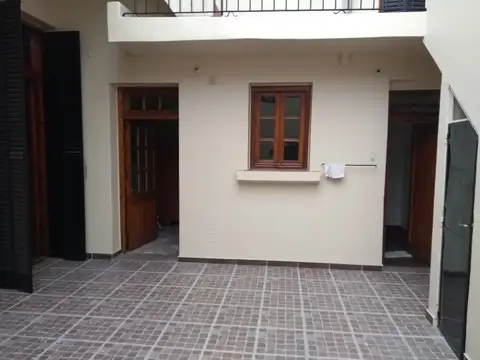 Departamento de pasillo con patio y terraza Tucuman nº 3400. NO ph.