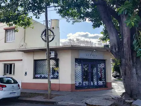 Casa 6 ambientes con 3 baños