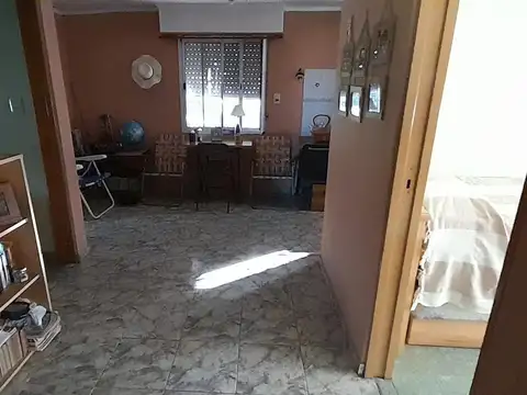 A 2000 m de la Avenida Rivadavia y a 3 Km de la ciudad de Las Flores