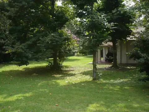 Venta de casa 4 Amb. con lote 2700mts Parque Leloir, Ituzaingo