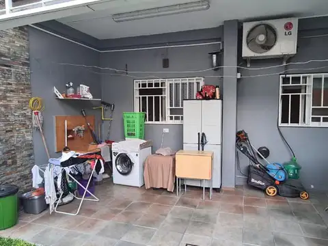 Casa 4 Amb. C/ Garage, Quincho y Pileta Climatizada - Ramos Mejia