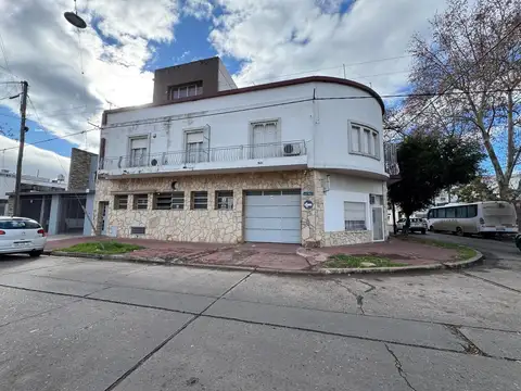 VENTA - CASA EN PLANTA ALTA DOS DORMITORIOS CON TERRAZA Y QUINCHO