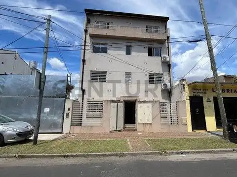 DEPARTAMENTO 2 AMBIENTES EN ALQUILER - PRIMER PISO - CASEROS - TRES DE FEBRERO Departamento funciona