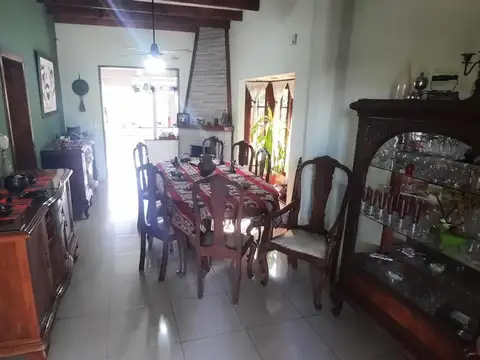 Casa en Venta con 4 cocheras