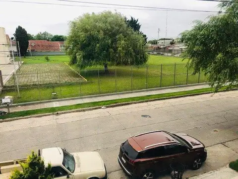 MODERNO DUPLEX DE 4 AMBIENTES