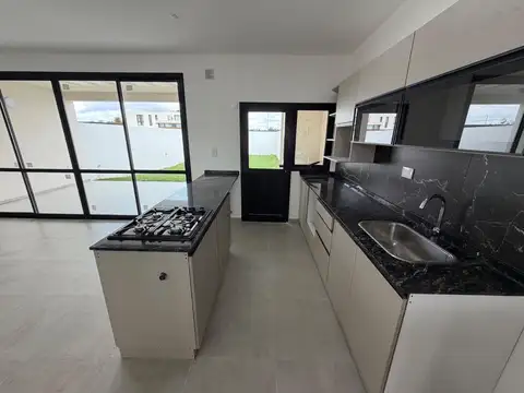 Depto Tipo Casa 4 ambientes con 3 baños