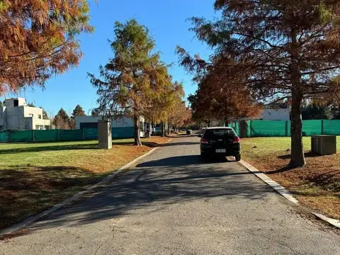 VJO. Venta lote interno en barrio Brujas, Pilar