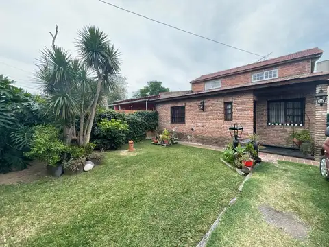 Casa en Benavidez con Jardín