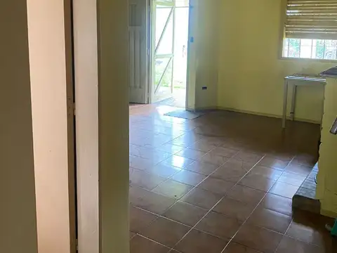Casa 4 ambientes con 1 baño