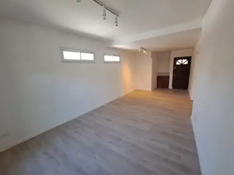 Depto Tipo Casa 5 ambientes con 1 baño