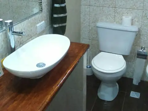 Casa 5 ambientes con 4 baños